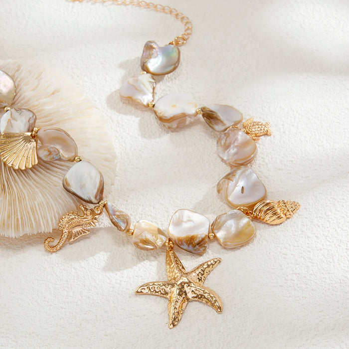 Collar con Amuletos de Playa