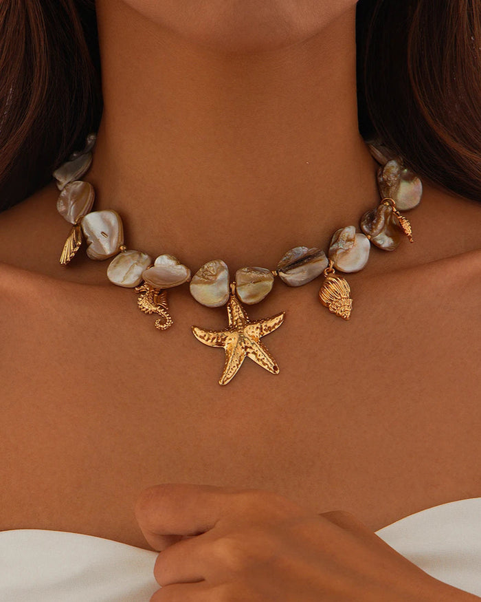 Collar con Amuletos de Playa